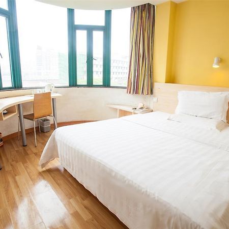7Days Inn Premium Guangzhou Tianhe West Tiyu Road Subway Station Rum bild