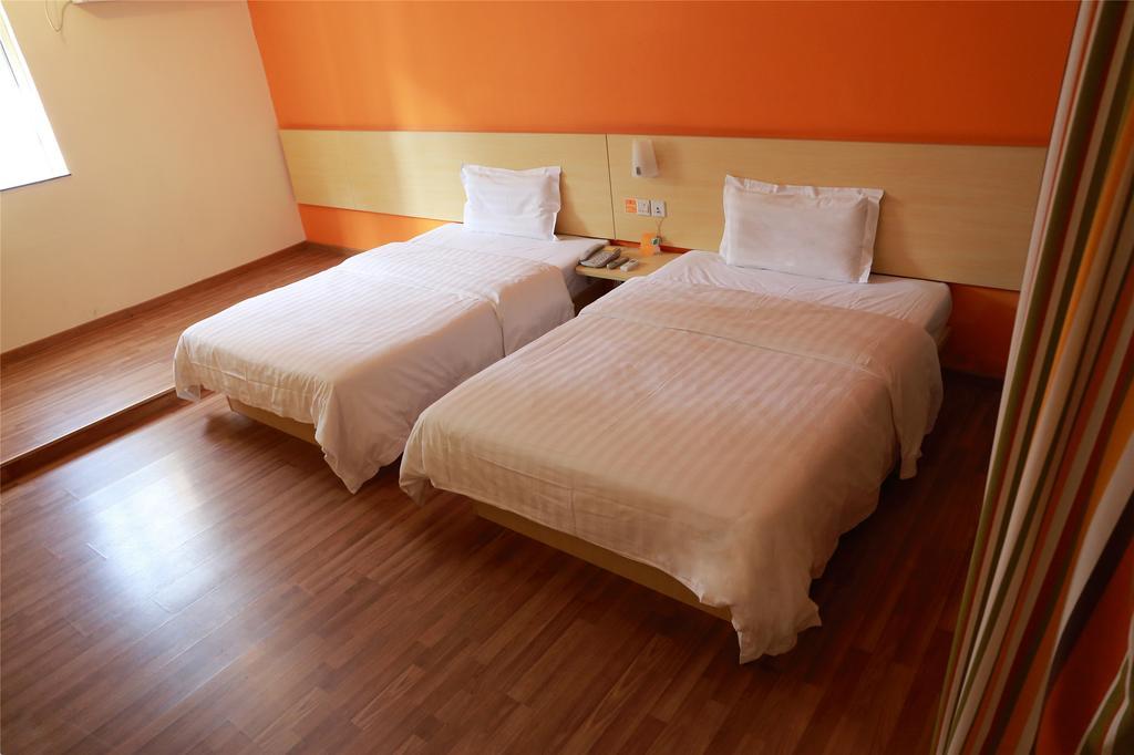 7Days Inn Premium Guangzhou Tianhe West Tiyu Road Subway Station Rum bild