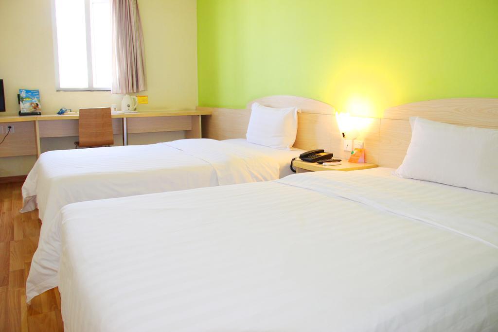 7Days Inn Premium Guangzhou Tianhe West Tiyu Road Subway Station Exteriör bild