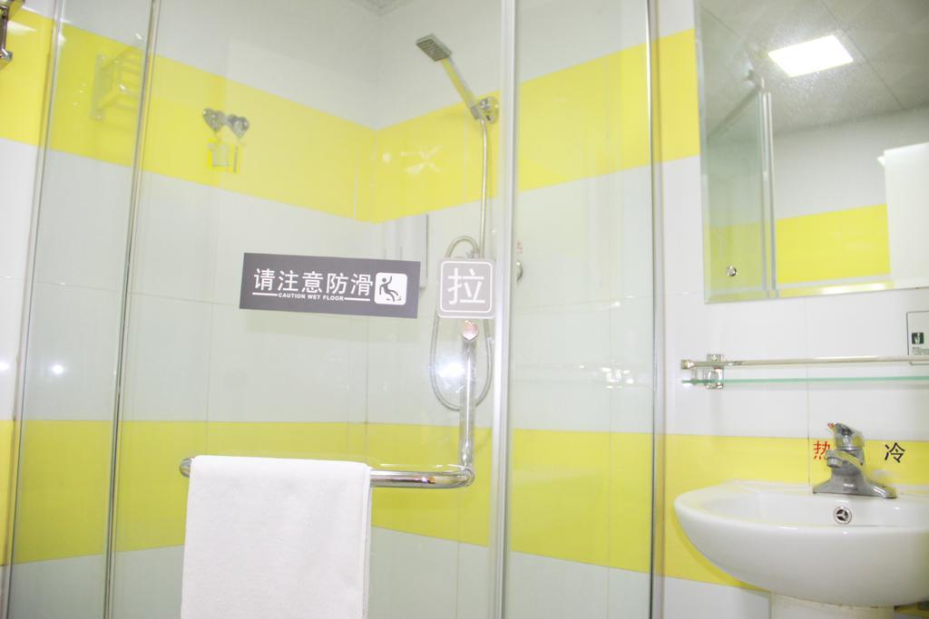 7Days Inn Premium Guangzhou Tianhe West Tiyu Road Subway Station Exteriör bild