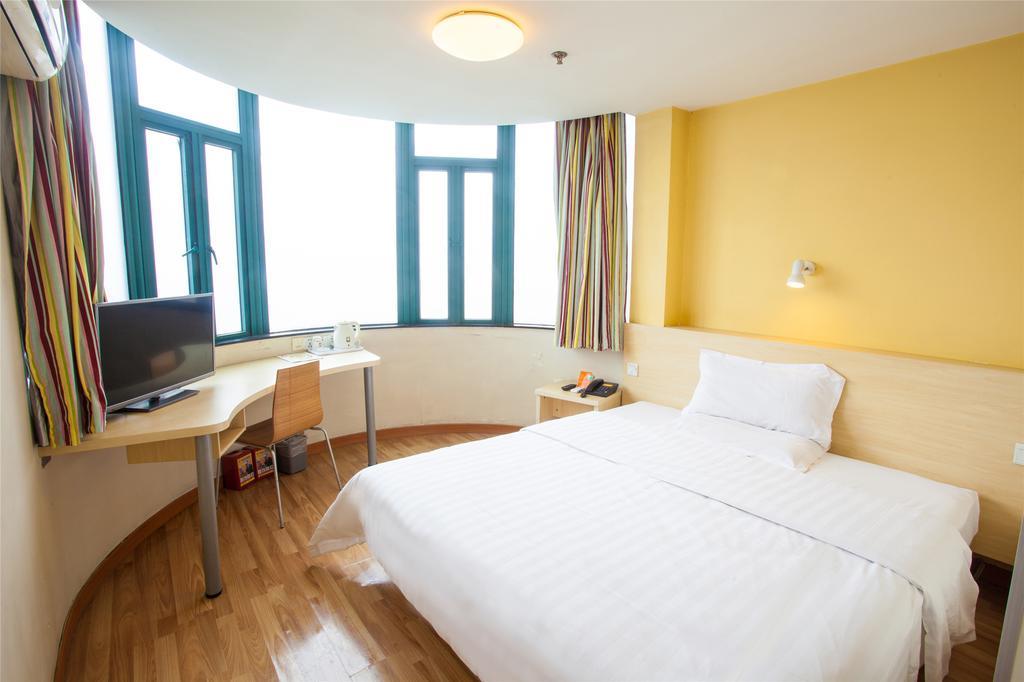 7Days Inn Premium Guangzhou Tianhe West Tiyu Road Subway Station Rum bild