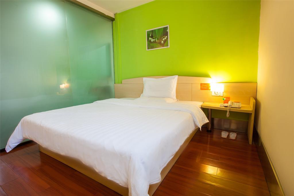7Days Inn Premium Guangzhou Tianhe West Tiyu Road Subway Station Rum bild