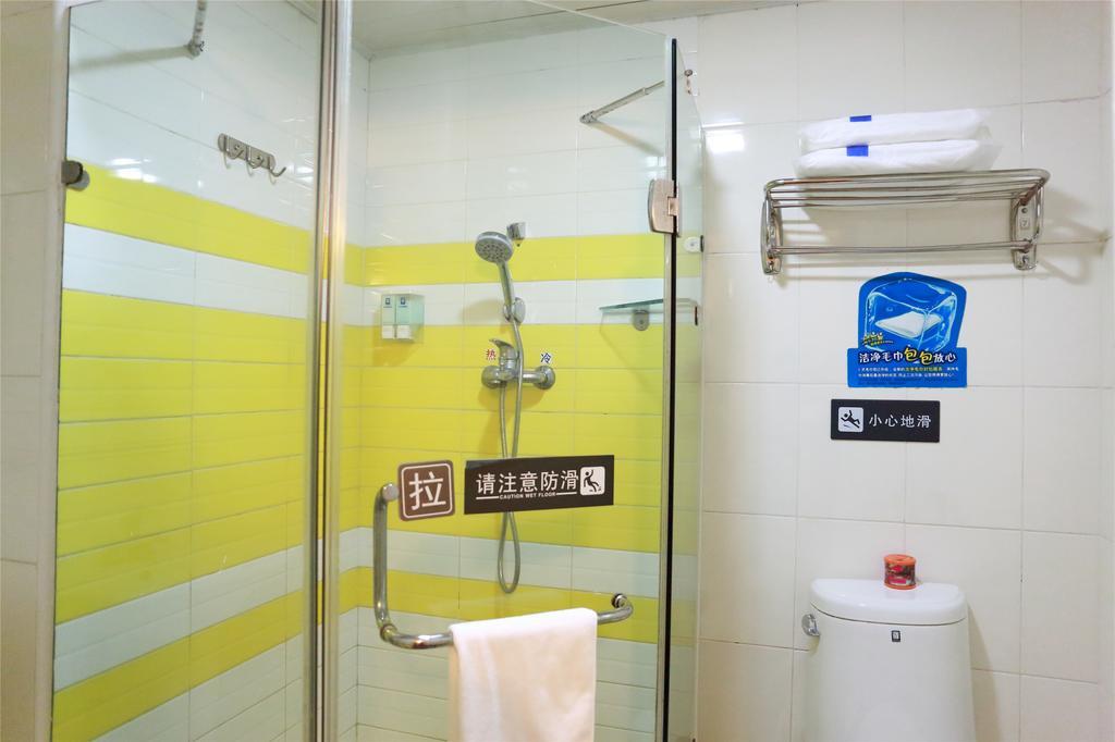 7Days Inn Premium Guangzhou Tianhe West Tiyu Road Subway Station Rum bild