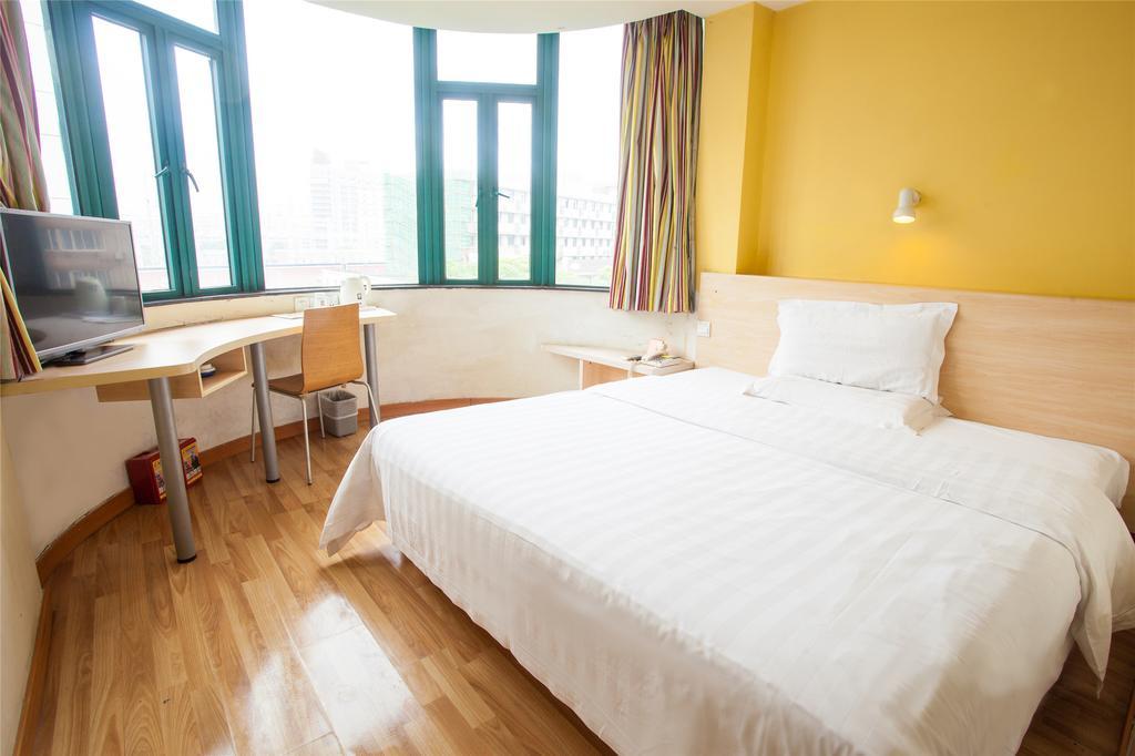 7Days Inn Premium Guangzhou Tianhe West Tiyu Road Subway Station Rum bild