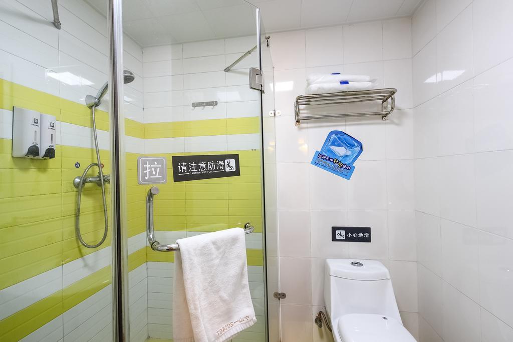 7Days Inn Premium Guangzhou Tianhe West Tiyu Road Subway Station Exteriör bild
