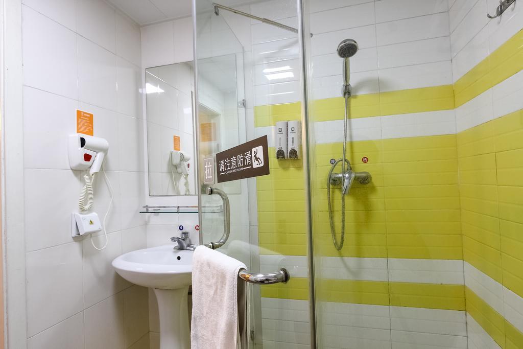 7Days Inn Premium Guangzhou Tianhe West Tiyu Road Subway Station Exteriör bild